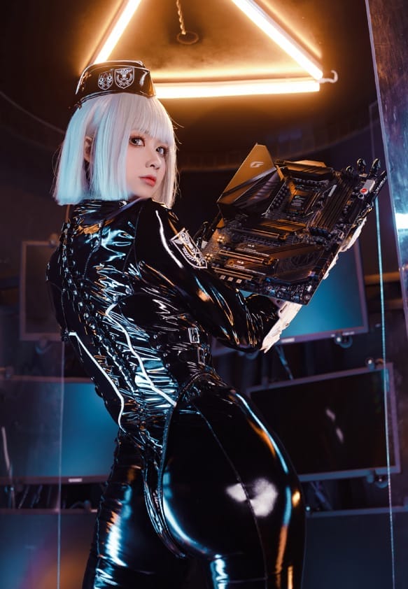 izumi泉桃子 –NO.006 帝国通讯官[30P/233MB]