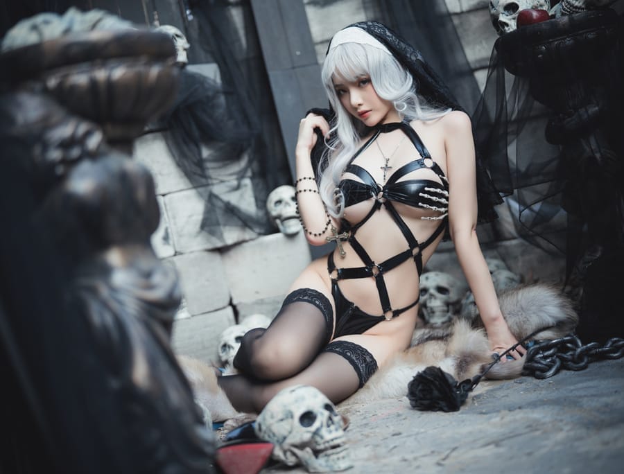 雯妹不讲道理 –NO.46 暗黑修女[28P/403MB]