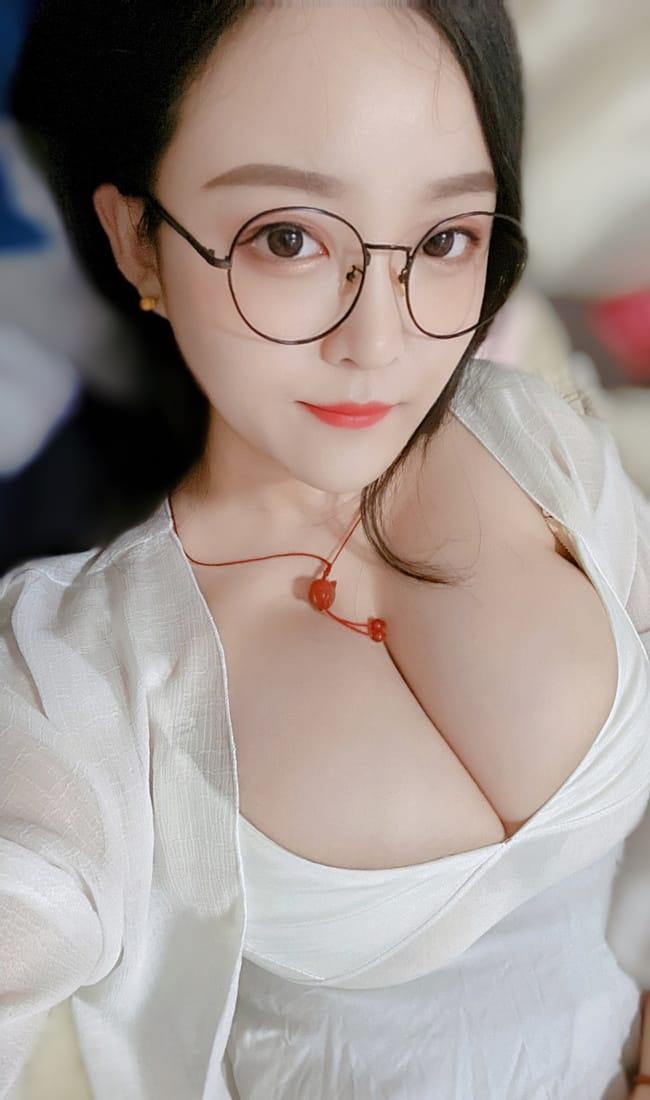 女主播@电锯甜心小雨精选写真100张[1111P-214M]