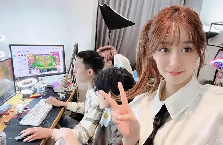 斗鱼南波儿哭诉亏本直播,离了婚也要天天被骂,还要和丑男做CP-4 斗鱼南波儿哭诉亏本直播,离了婚也要天天被骂,还要和丑男做CP