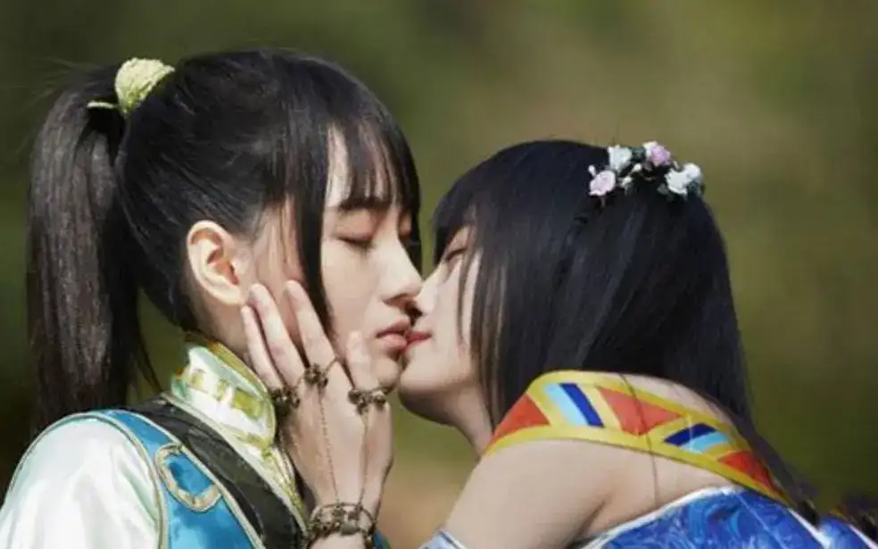 鞠婧祎荧幕初吻给了谁,鞠婧祎第一次是给了张哲瀚吗-2 鞠婧祎荧幕初吻给了谁,鞠婧祎第一次是给了张哲瀚吗