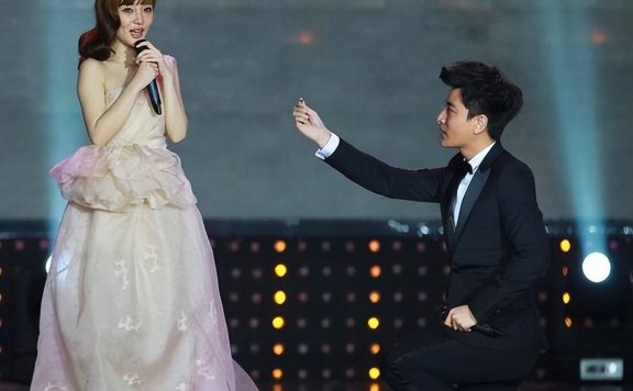 李小璐和贾乃亮为什么离的婚，他们分手的原因是什么