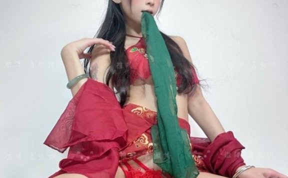 [微密圈]聂傲娇 – 红艳肚兜[19P-4MB]